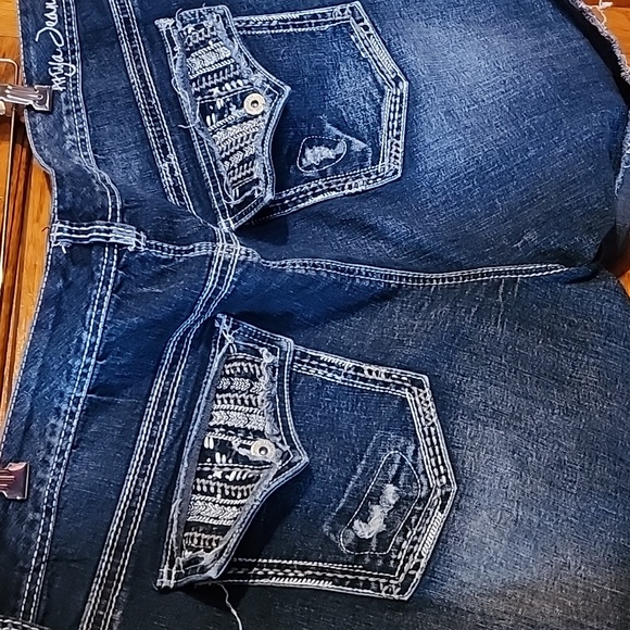 ariya jean shorts - Picture 3 of 6